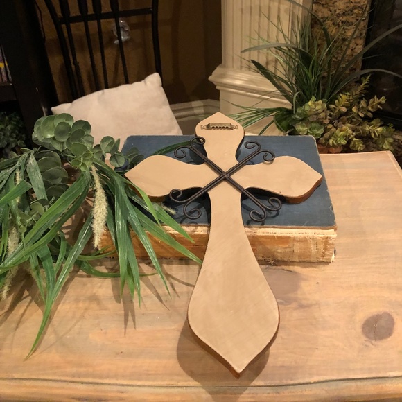 Cowhide Tooled Leather 12.5 " Cross with Turquoise Layer in Resin Metal - Picture 3 of 4